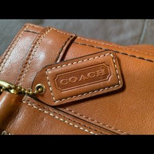 Vintage city leather coach handbag/purse